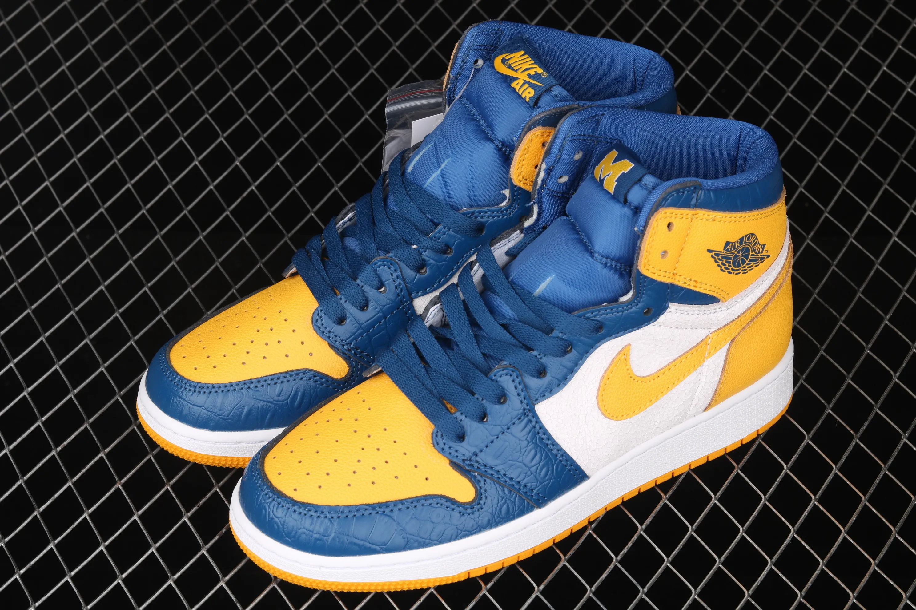 All categories Air Jordan Jordan series basketball shoes Air Jordan 1 Mid Air Jordan 1 Mid AJ1 Joe 1 candy color snake pattern stitching mid-top versatile casual sports sneakers CZ6909-100